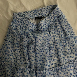 Blå kjol - En gullig sommar kjol men jag gillar inte kjolar längre😓