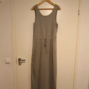 Maxiklänning -  Använd en gång.