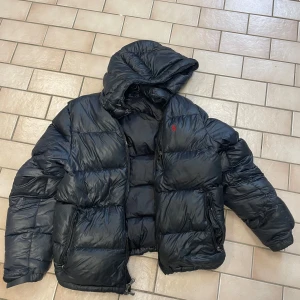 Ralph lauren jacka M - Storlek M i bra skick, använd 1 månad förra vintern.
