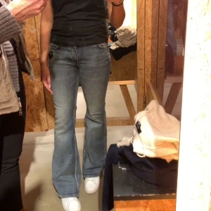 Weekday jeans - Säljer nu mina nästan helt oanvända weekday jeans då jag inte tyckte dom satt bra på mig. Skriv för frågor /fler bilder