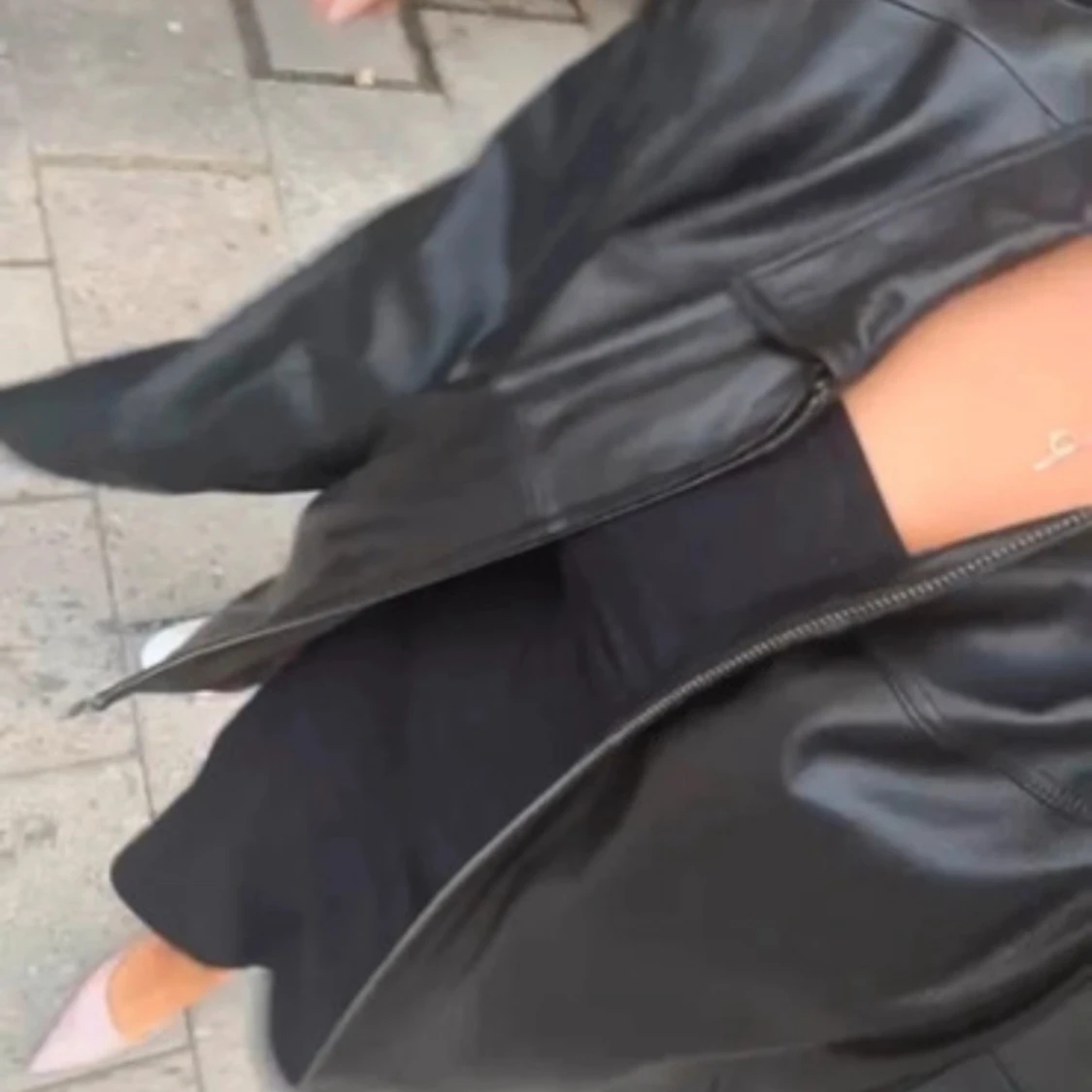 Svart skinnjacka  - 92