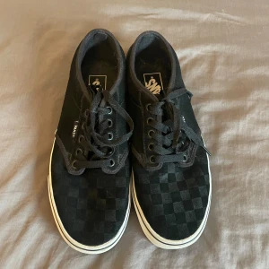 Vans stl 41 - Snygga Vans stl 41, nästan nya. 