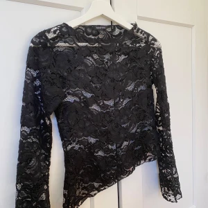 Spetstopp svart  - Trendig svart spetstopp, finns ej att köpa på hemsidan, endast använd en gång