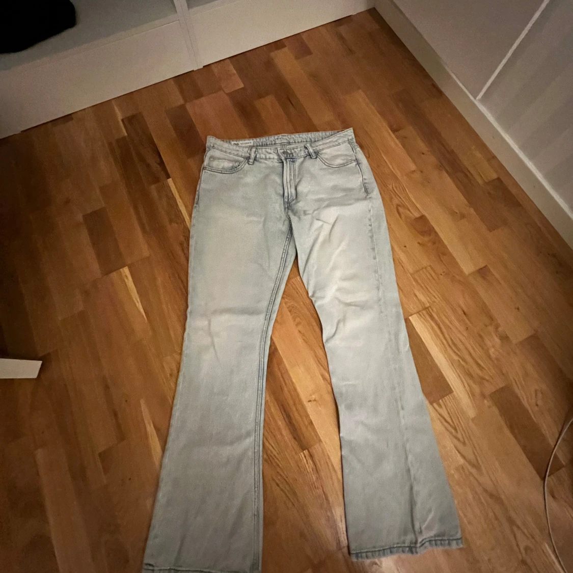 Ljusblå bootcut jeans