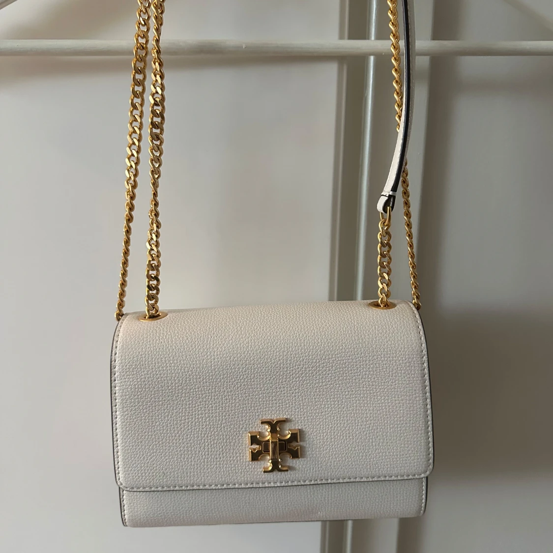Vit axelväska från Tory Burch
