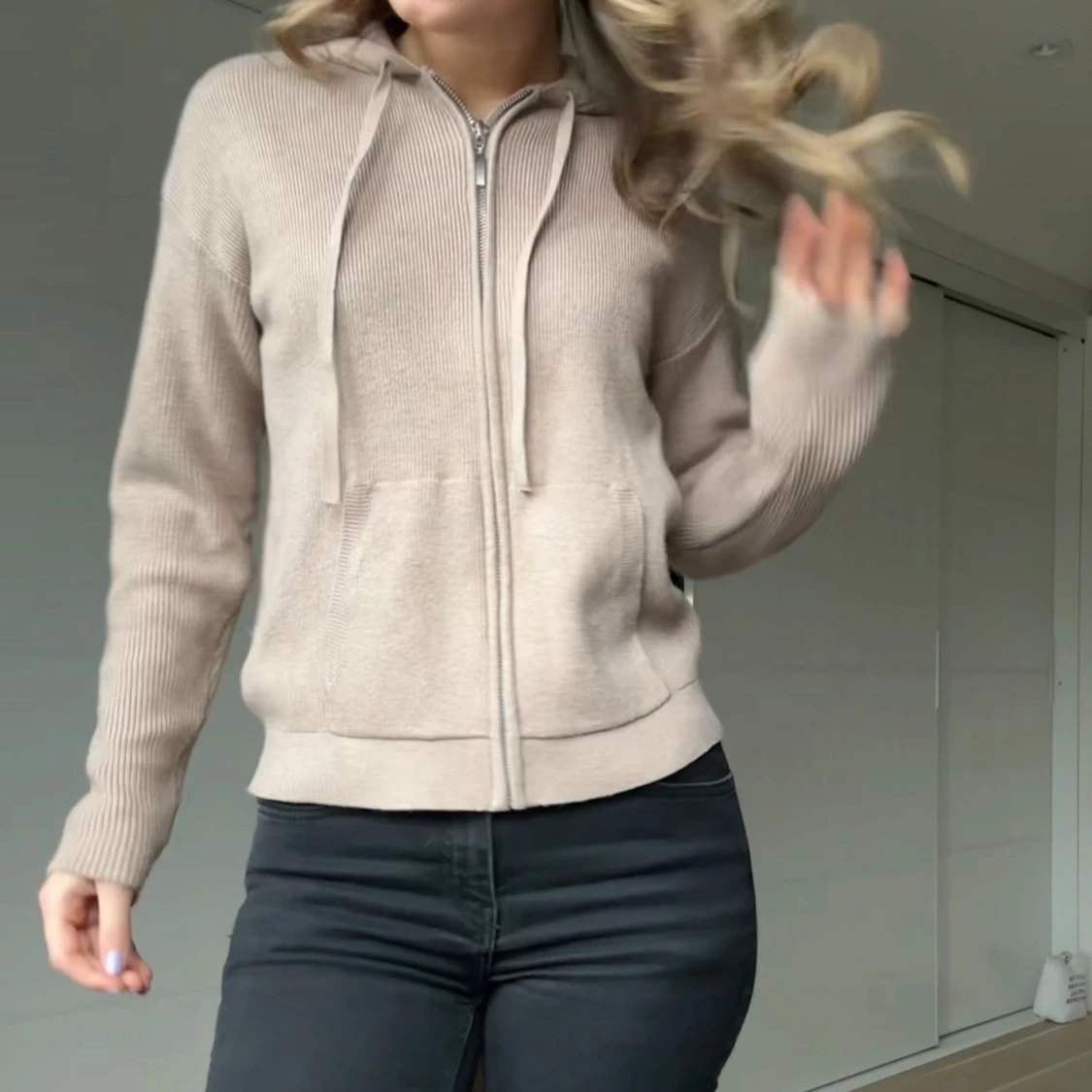 Beige hoodie med dragkedja - 90