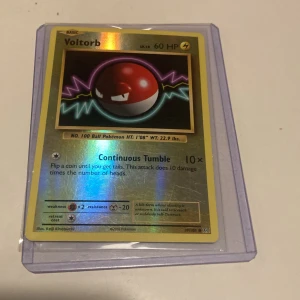 Voltorb Reverse Holo Evolutions TCG Pokémon kort  - Skickas i sleeve och toploader 