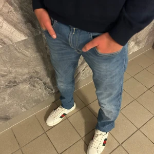 Replay anbass - Ett par sjukt snygga replay anbass jeans| Storleken är 34 32| Hör av er vid fler funderingar ✅☁️