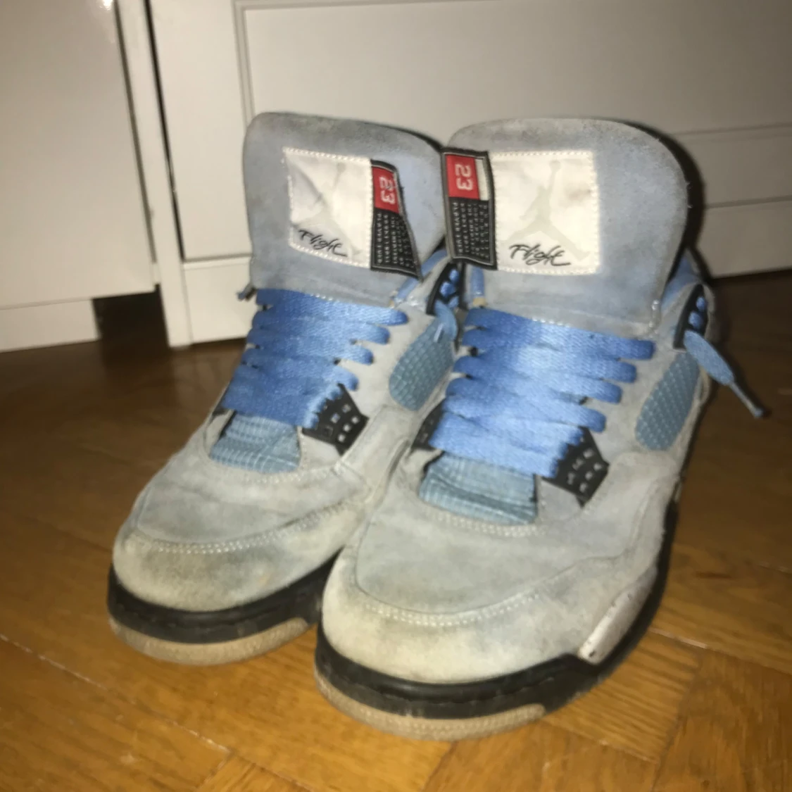 Jordan 4 University Blue 