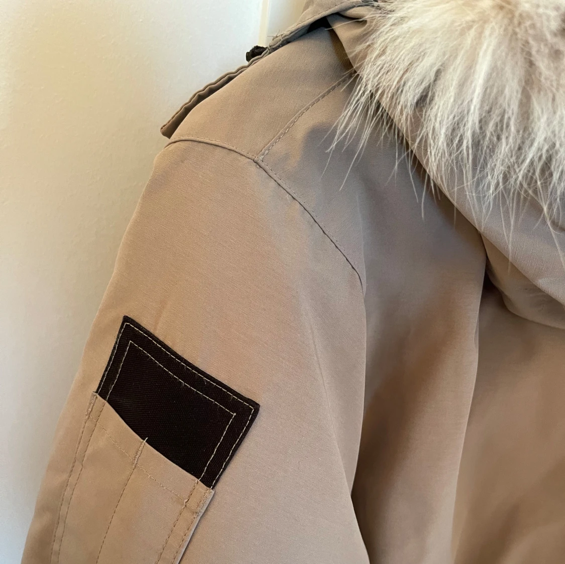 Beige vinterjacka från Canada Goose - 93