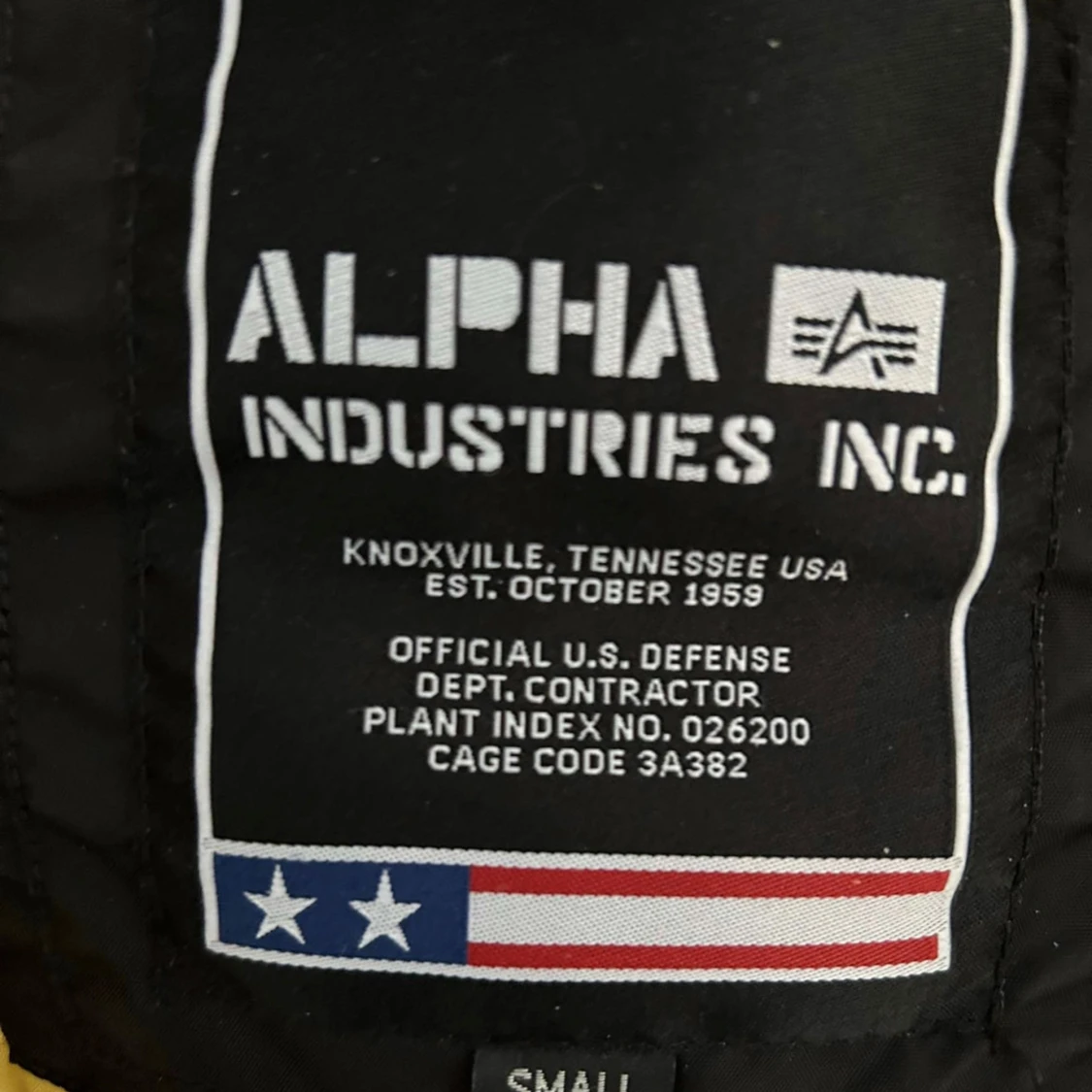 Svart jacka med päls från Alpha Industries - 92