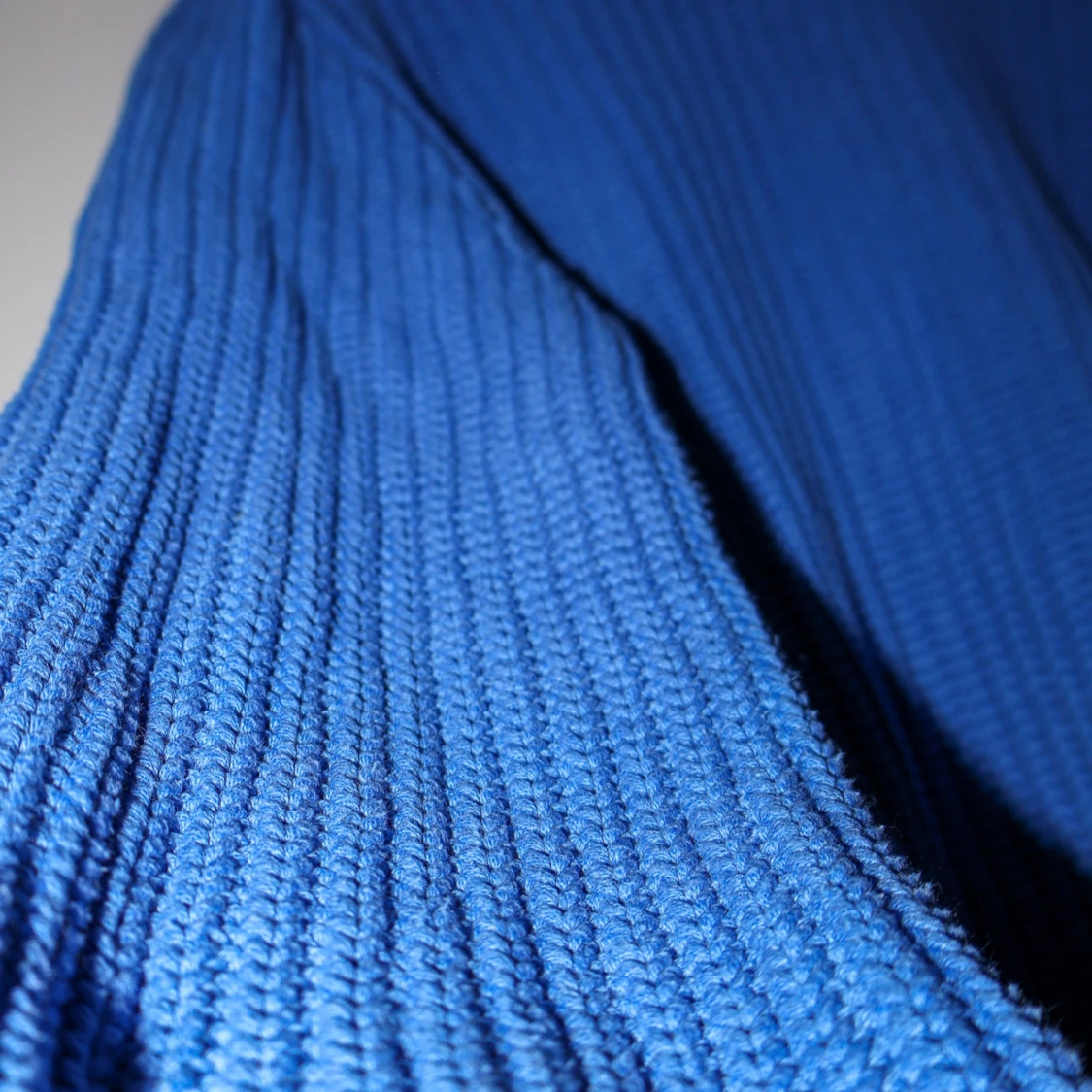 Blå stickad tröja - 90