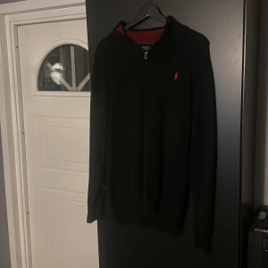 Polo Ralph Lauren - Säljer min polo half zip som ör helt ny för den inte passar mig. Skicka för mer frågor