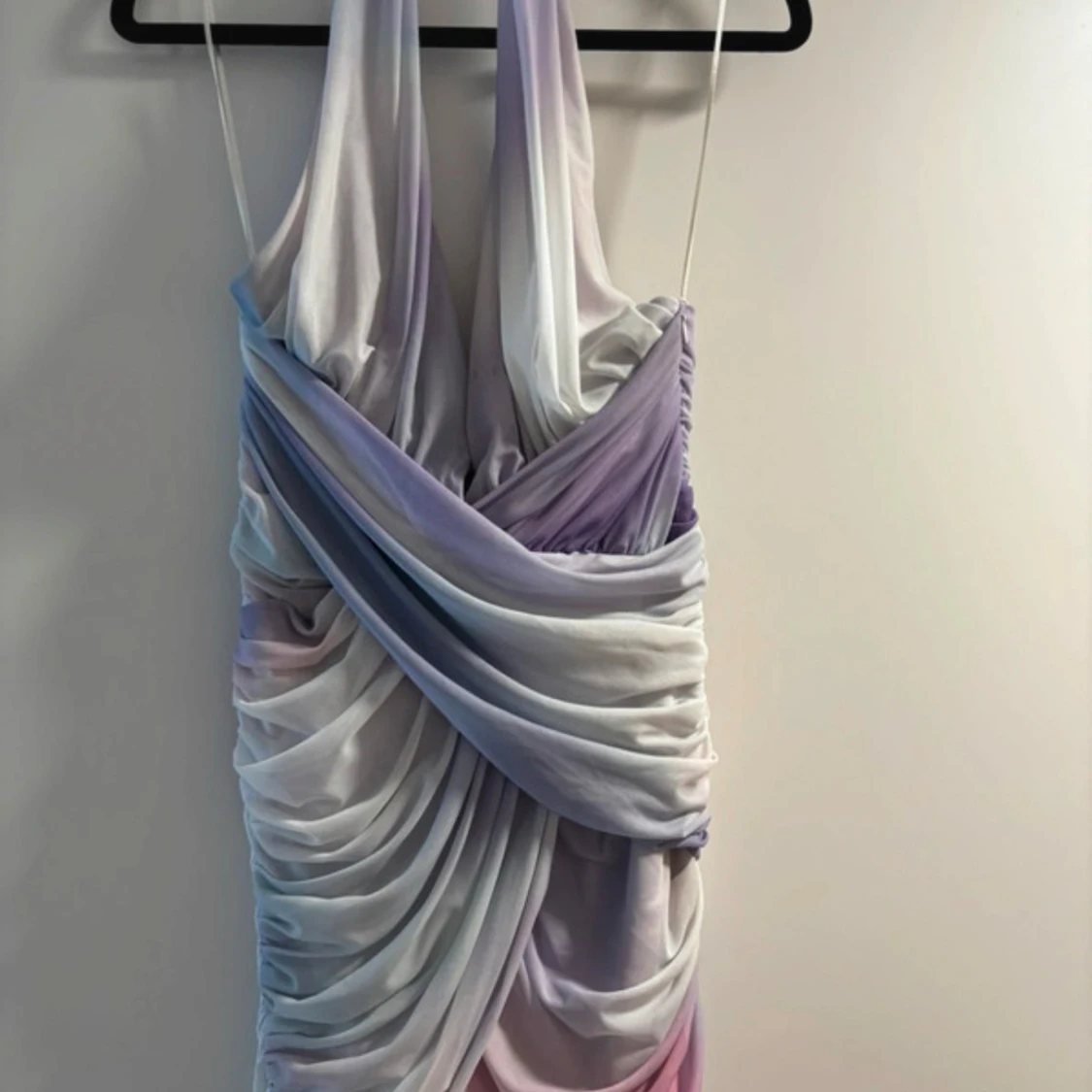 Flerfärgad draperad klänning