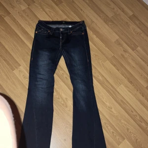 True religion - Säljer dessa fina true religions som inte kommer till användning❤️ inga skador, och tvätta dom imamen dom skickas! Skriv för mer info❤️ köpt för 1300💕