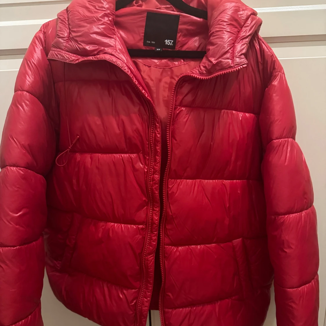 Röd pufferjacka från 157