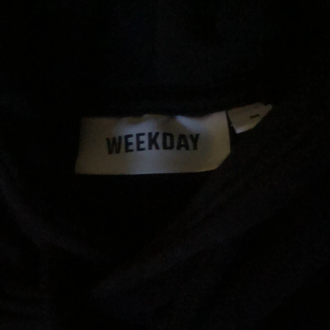 Svart hoodie från Weekday - 90