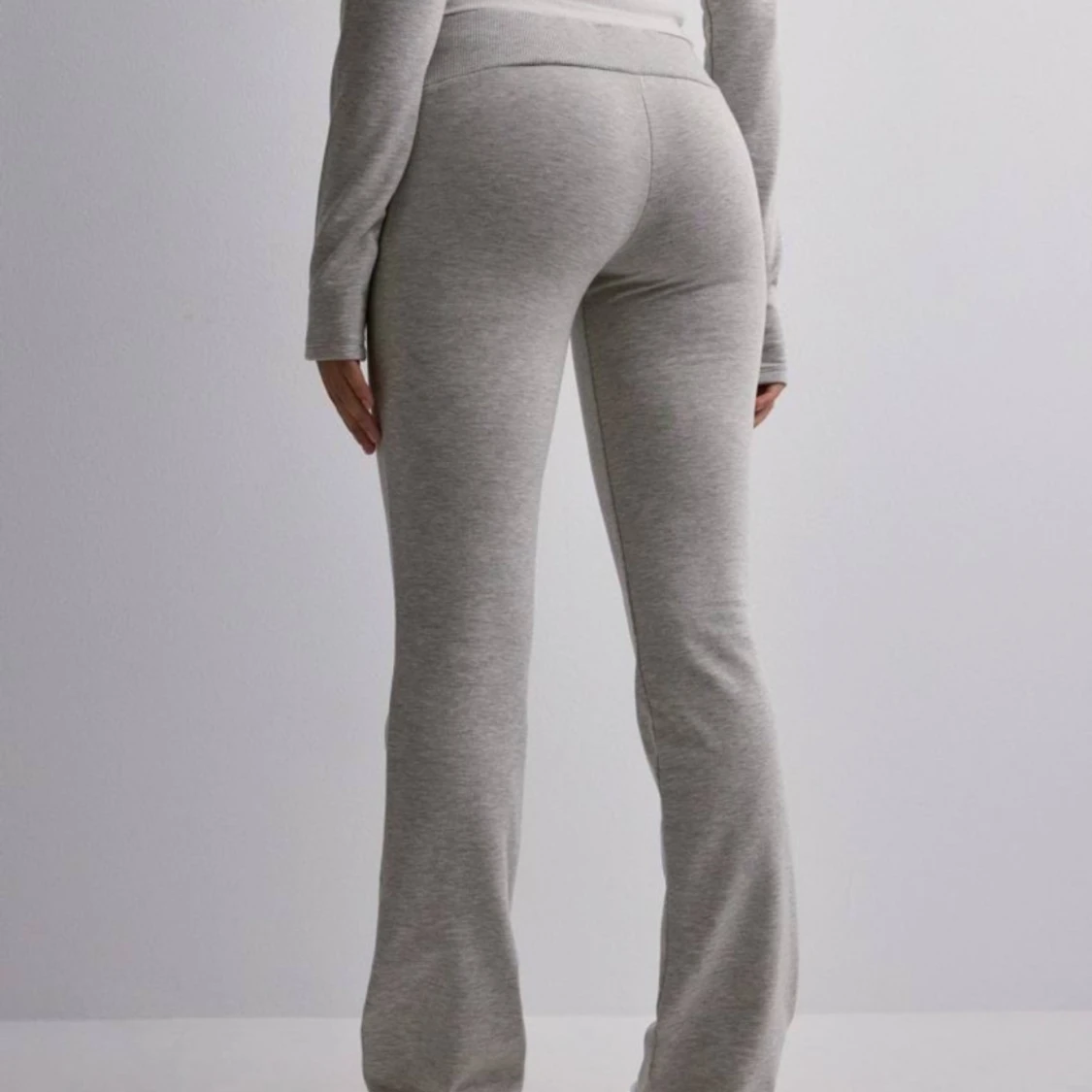 Grå mjukisbyxor - 91