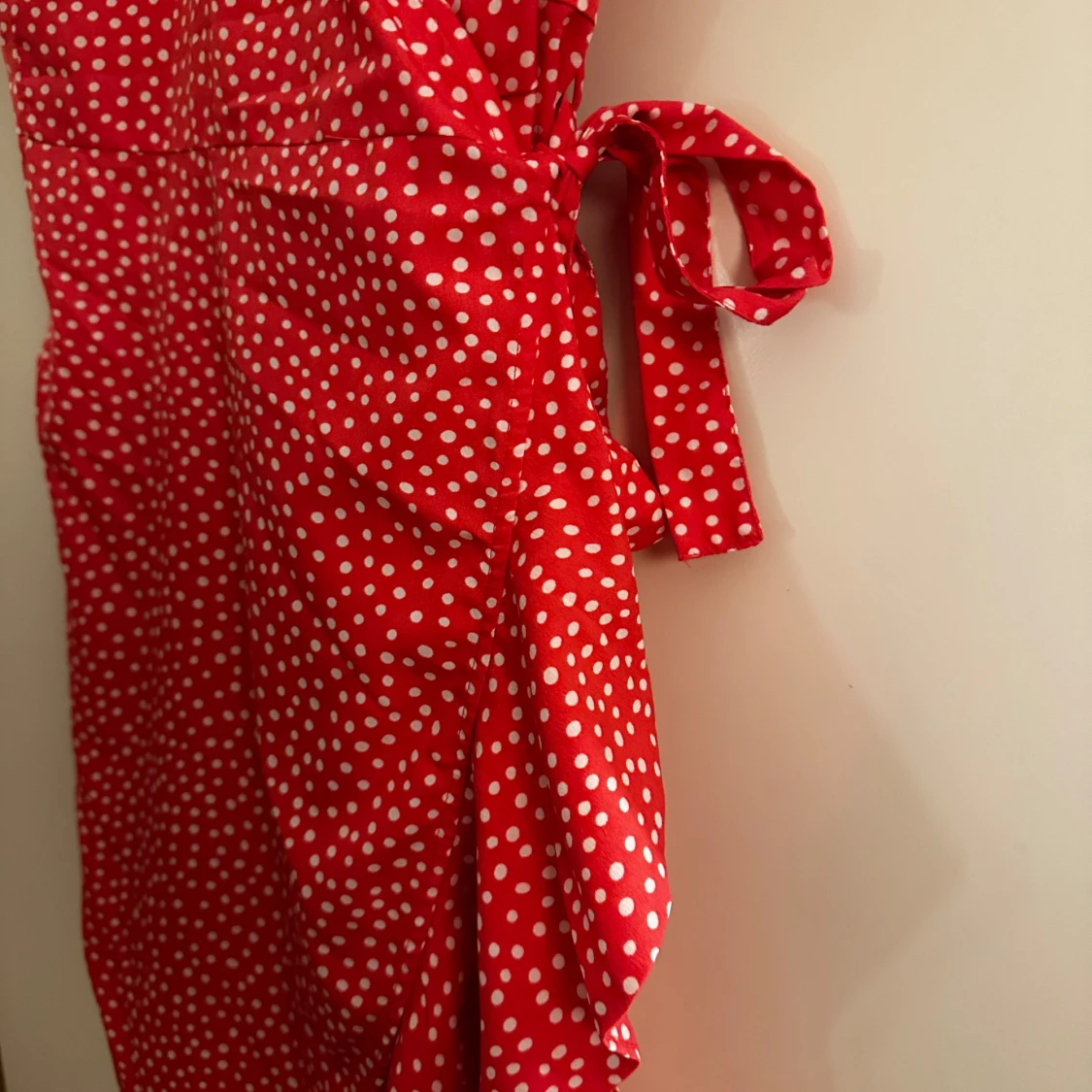 Rosa prickig klänning - 90