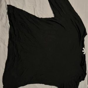 svart långärmad - lågärmad tröja i skönt och tunt tyg