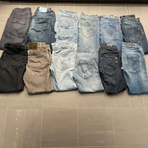Jacob Cohen & Donup jeans i min profil i massa storlekar  - Massa dondup och Jacob Cohen jeans med många olika storlekar i min profil 
