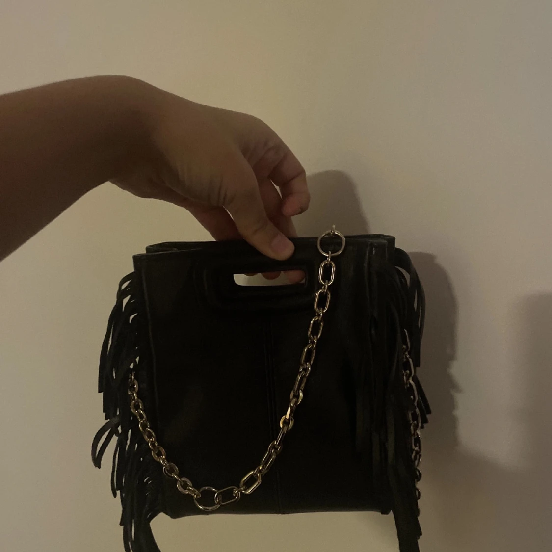 Svart axelväska med fransar - 92