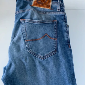 Jacob Cohen Jeans - Jacob Cohen jeans modell 622, storlek 32 en av de mest populära modellerna, handgjorda och skräddarsydda i Italien 🇮🇹 