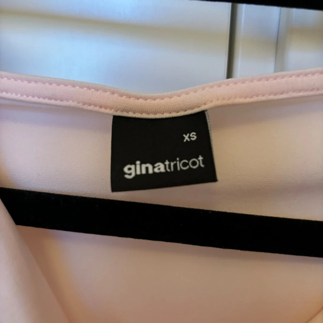Rosa tröja från Gina Tricot  - 90