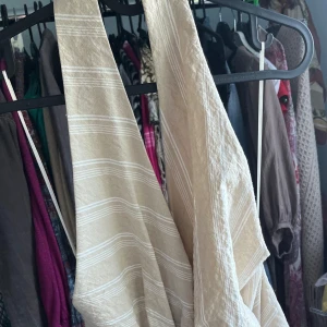 Zara halterneck topp - zara randig halterneck topp brunrostad ref 7880/420