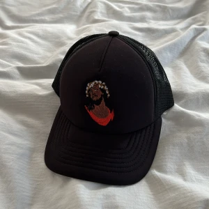 Denim Tears trucker - En jävligt snygg denim tears truckerkeps!!! 100% äkta, hmu för äkthetsbevis.