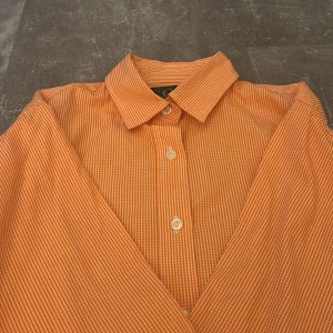 Skjorta - Fin skjorta från peak performance, ny utan prislapp! Inga fläckar eller markeringar