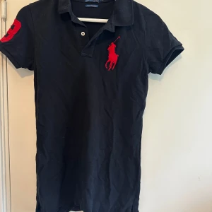 Ralph Lauren t-shirt - En superfin Polo t-shirt i storlek S. Nyskick