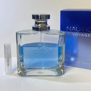 nautica voyage  - Nautica Voyage är en fräsch och akvatisk herrdoft med inslag av grönt äpple, lotus och cederträ. Den påminner om havets bris och passar utmärkt för både vardag och avslappnade tillfällen. Finns endast i 2ml 