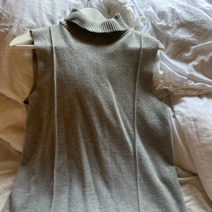 Zara tröja  - Super fin zara tröja, kommer inte till användning, pris kan diskuteras vid snabb affär 💕