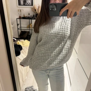 Grå stickad tröja - En fin stickad tröja från lager 157 som aldrig är använd, endast testad. 🥰