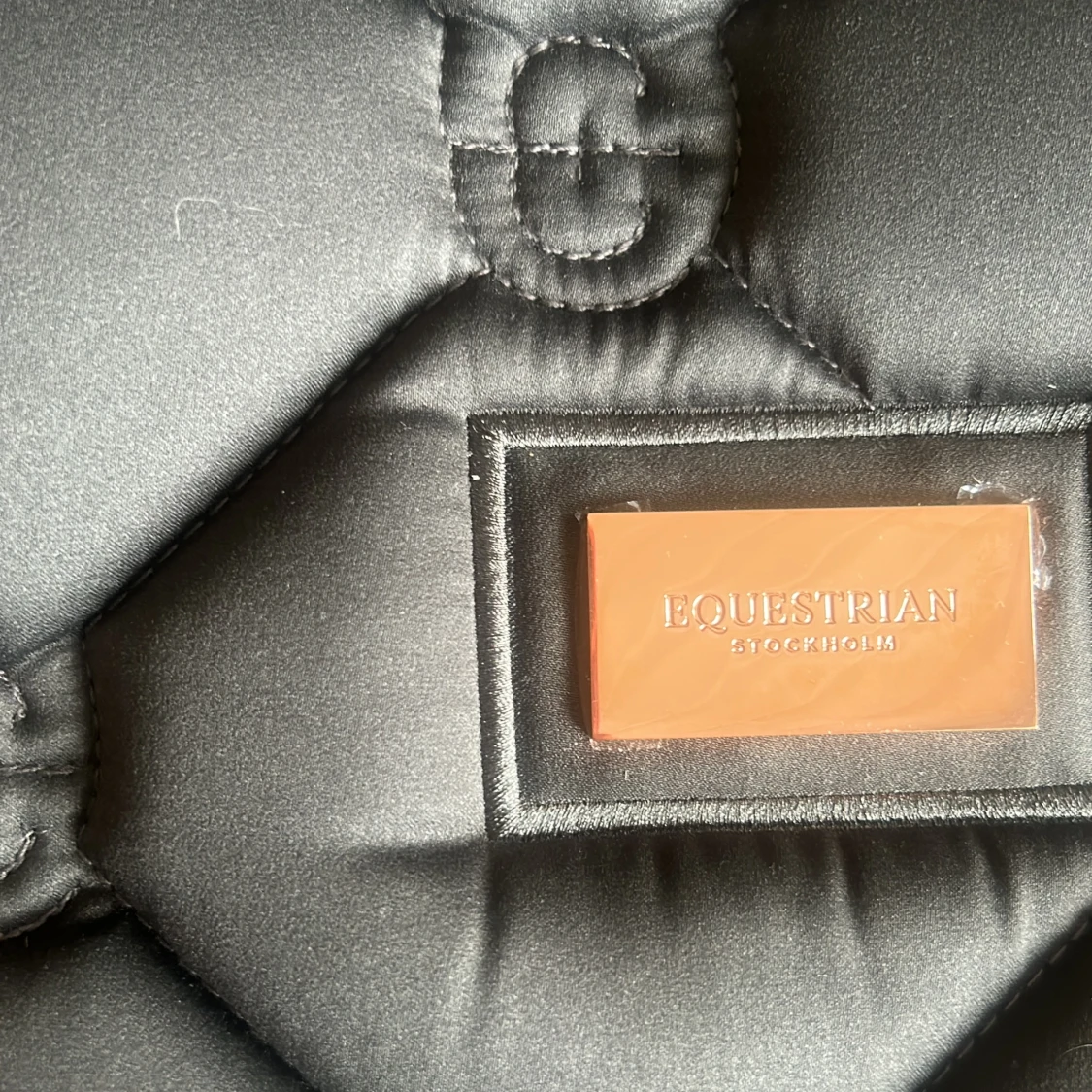 Svart quiltad sadelpad från Equestrian Stockholm - 93