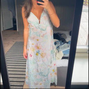 Klänning - Superfin klänning från H&M som är helt slutsåld💕🩷