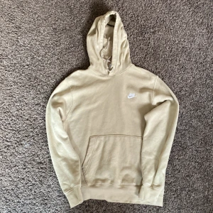Nike hoodie - Kommer inte till användning längre Storlek: M Färg: Khaki/Beige
