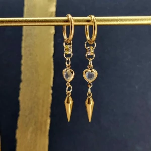 Handgjorda örhangen - Handgjorda örhängen●Följ :@ekjewelryofficial🤲 ● 💎Material- 100% rostfritt stål ●Örhängeskrokar -rostfritt stål och kristall. Nickel fri. Längd -5,5cm. 