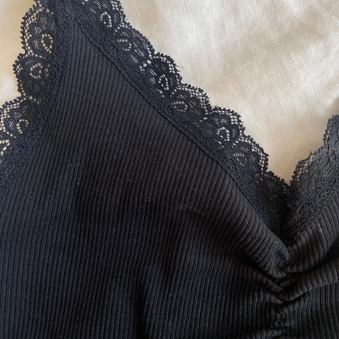 Svart spets linne från bikbok  - 90