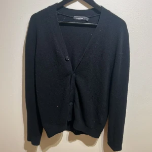 Tröja - En riktigt skön tröja bara riktigt snygg till vinter. 10/10 skick 