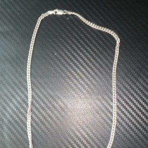 Silverkedja 45 cm äkta - 45 cm Rostfri Kan dushas och bada med  Köptes ny för 1100 Fler frågor skriv 
