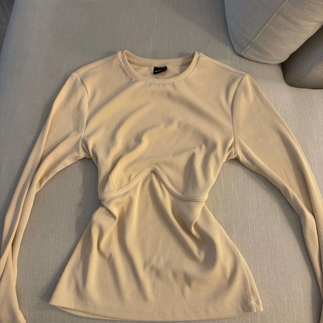 beige långärmad tröja