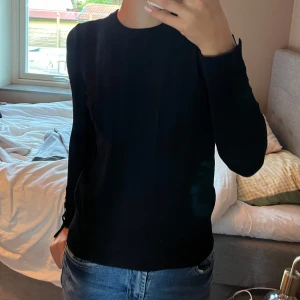 Zara tröja - Tunn stickad tröja från zara. Väldigt skönt material och aldrig använd☺️