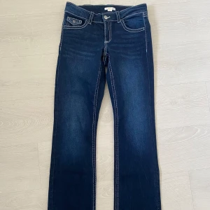 Bootcut jeans - Hej! Säljer dessa super fina bootcut jeansen ifrån Gina tricot. Storlek 170 men är väldigt stretchiga och passar mig perfekt med storlek S. Jag är 165 och de sitter perfekt! ❤️