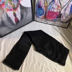 Lager 157 jeans - Säljer nu dessa lager 157 jeans då jag inte använder dom längre, storlek: 30/32, kom dm vid minsta fråga eller fundering så svarar jag så fort som möjligt och skicka gärna bud med vid intresse!