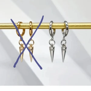 Handgjorda örhängen  - Handgjorda örhängen ● Material- 100% rostfritt stål , silverpläterad och guldpläterad ●Örhängeskrokar - diameter-12mm!! rostfritt stål●Längd -3cm Vattentåliga, ändrar inte färgen! Köp för 50kr/st eller 100kr/paret. Följ :@ekjewelryofficial🤲   