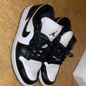 Nike air jordan  - 38,5  fint skick, använda ksk 10 gånger  säljer för att dom är för småa