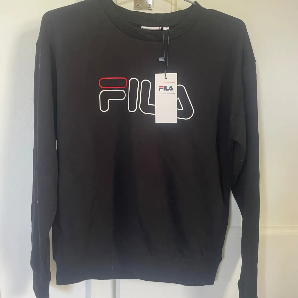 Fila tröja långärmad, aldrig använd. Hoodies.