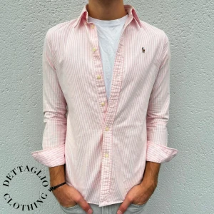 Ralph Lauren Skjorta - Skjorta från Ralph Lauren | Skick: 10/10 | Storlek: S | Nypris: 1599kr | Säljer för 629kr | Spårbar frakt via Postnord eller Instabox | Hör av dig vid frågor eller funderingar 